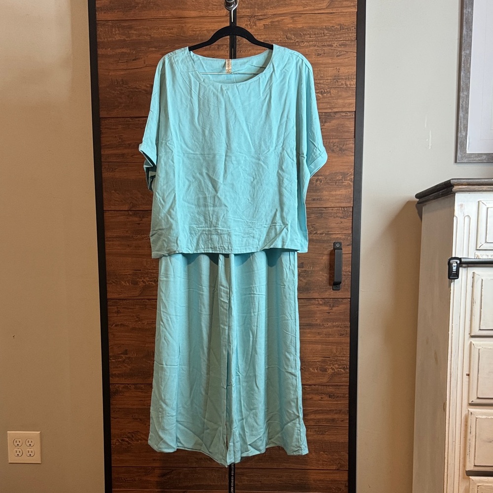 NWOT Zenana Outfitters Aqua Set